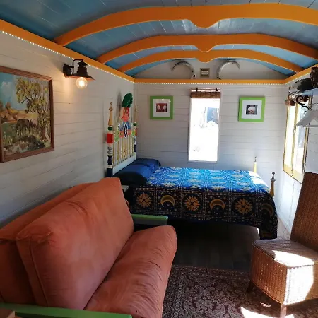 Glamping Circus Wagon With Garden Talurdo Retreat Casa de Férias *