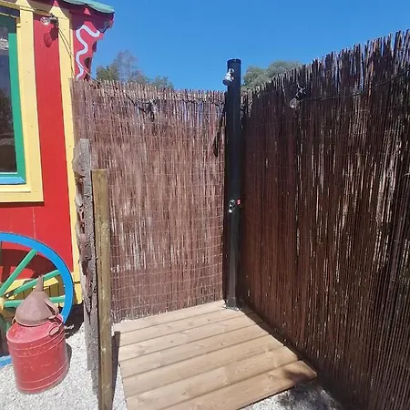 Glamping Circus Wagon With Garden Talurdo Retreat Casa de Férias