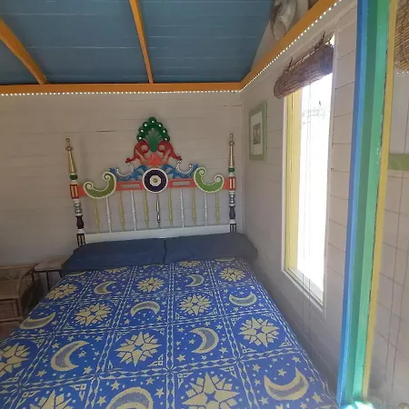 Glamping Circus Wagon With Garden Talurdo Retreat São Bartolomeu de Messines